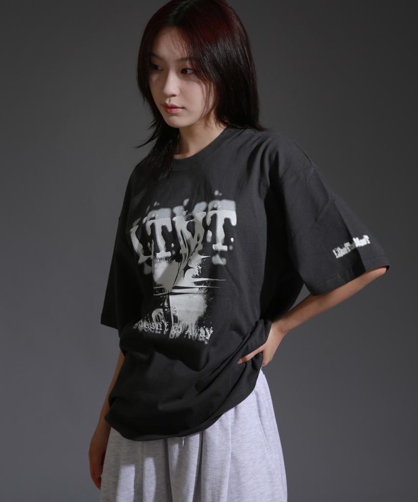 LIKE THE MOST Ltmt Monogram Round Over T-Shirt_Charcoal