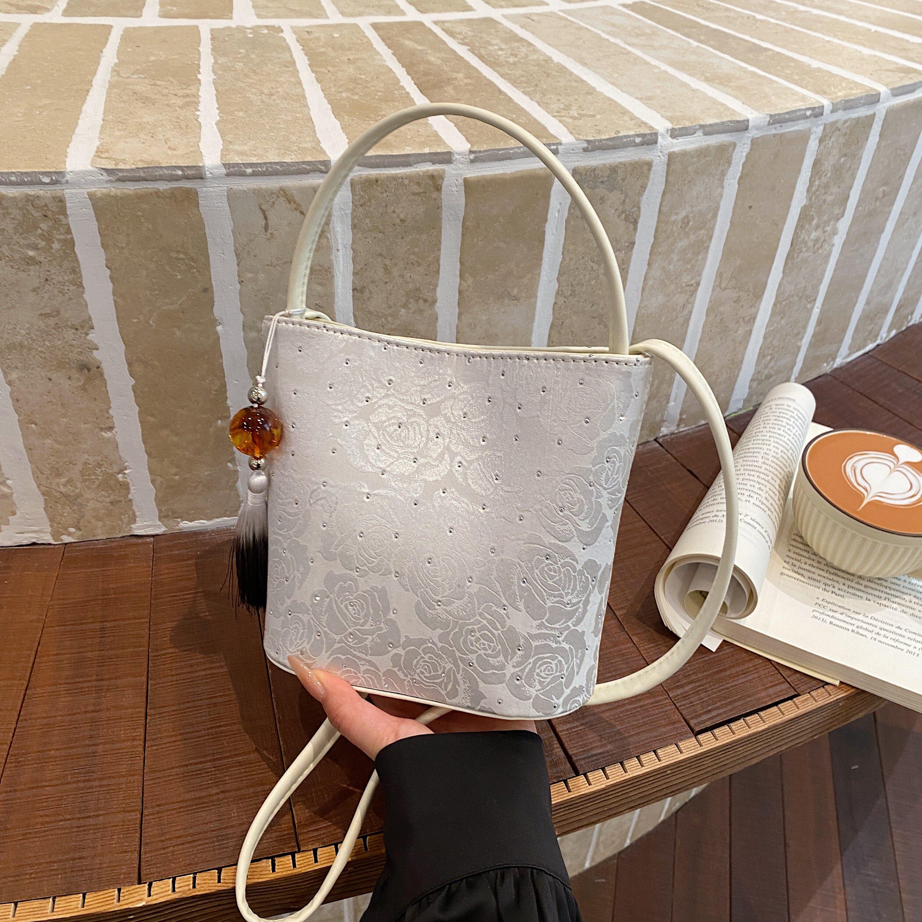 

New Chinese Style Tassel Flower Printed Shoulder Bag for Women 2026 New Exquisite Diamd Bucket Handbags Mother s Day Gift Mini(Max Length<20cm)