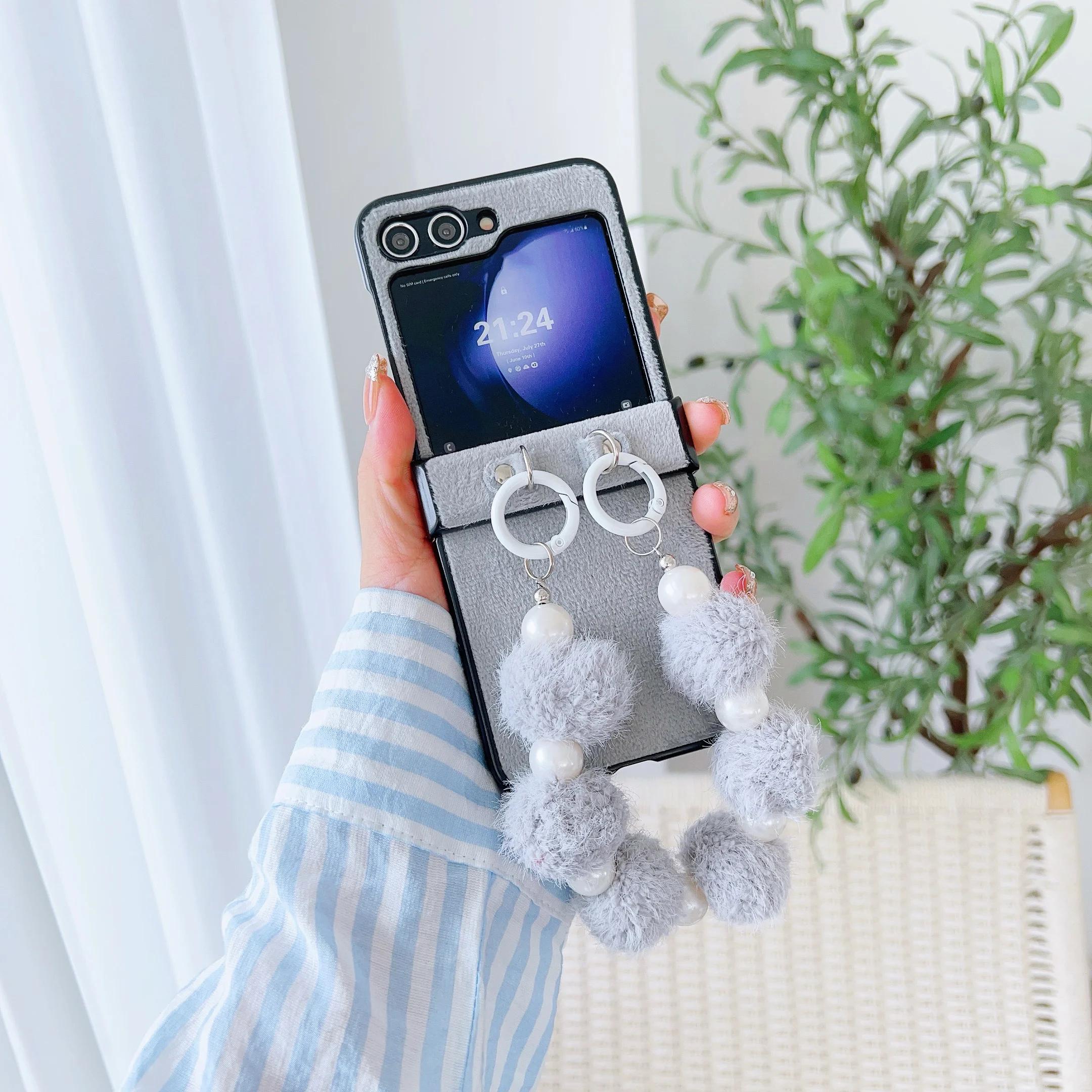 

Милый чехол для телефона с жемчужными помпонами и ремешком на запястье из ПУ кожи для Samsung Galaxy Z Flip 6 5 4 3 5G, защита шарнира, противоударный чехол For Samsung Galaxy Z Flip6