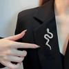Broche de serpiente de alta gama para mujer, ligero, de lujo, con diseño de nicho, con forma de animal, accesorio personalizado para traje.