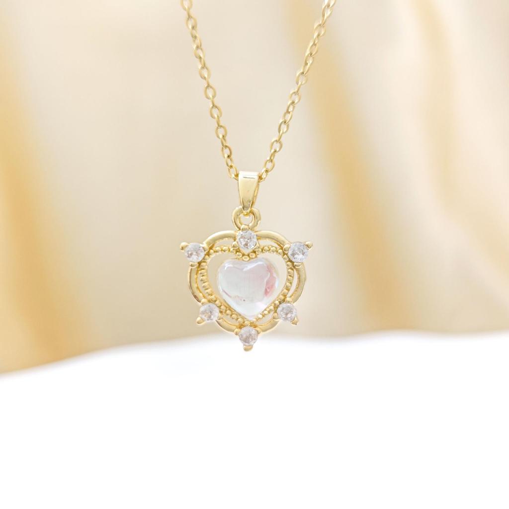 Heart-Shaped Zirconia Pendant Necklace – A Luxurious, Fashionable Accessory