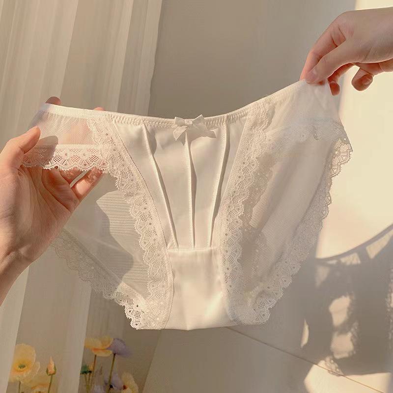 Elegante weiße Mondschein-Slips aus nahtlosem französischem Satins mit Spitze - Damen Mid-Rise Atmungsaktives und sexy Design