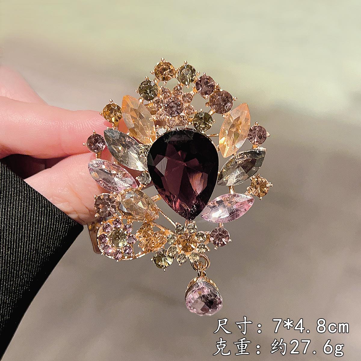 Luxurious and Elegant Austrian Crystal Pendant Brooch for Women, Fashionable.