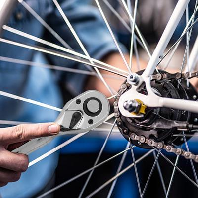 Kompakte Ratsche mit kurzem Griff und 72 Zähnen für effizientes Arbeiten