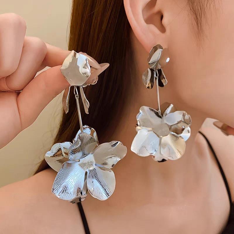 

Women s Retro Fashion Multi-layer Flower Tassel Earrings срібний