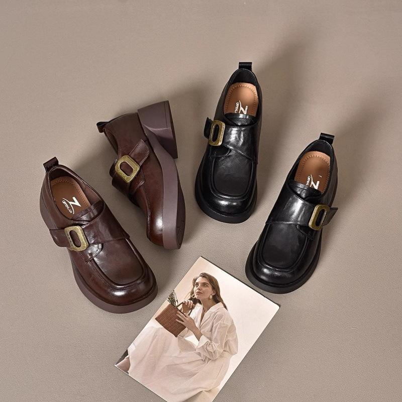 Retro Maillard small leather shoes women's 2025 autumn new British style thick heel loafers French belt buckle single shoes