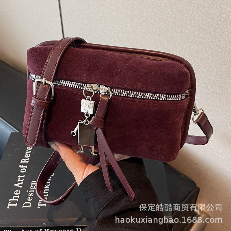 Retro Niche Suede Bag Women's 2025 New Autumn and Winter Versatile Messenger Bag Fashionable Mini Super Fire Mobile Phone Bag