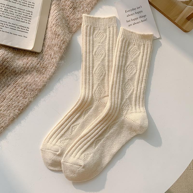 

Wool Women s Retro Diamond Thickened Warm Socks - Versatile Mid-Tube for Autumn/Winter One Size