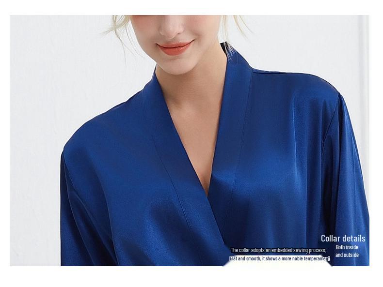 Elegantes Sommer-Bademantel mit Spitzenbesatz