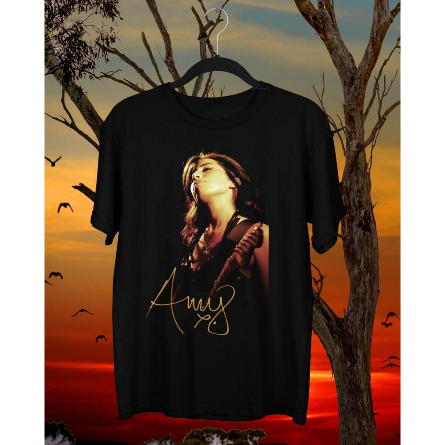 

New Inspired Amy Winehouse Signature Gift For Friend Black Shirt Unisex T-Shirt S чёрный