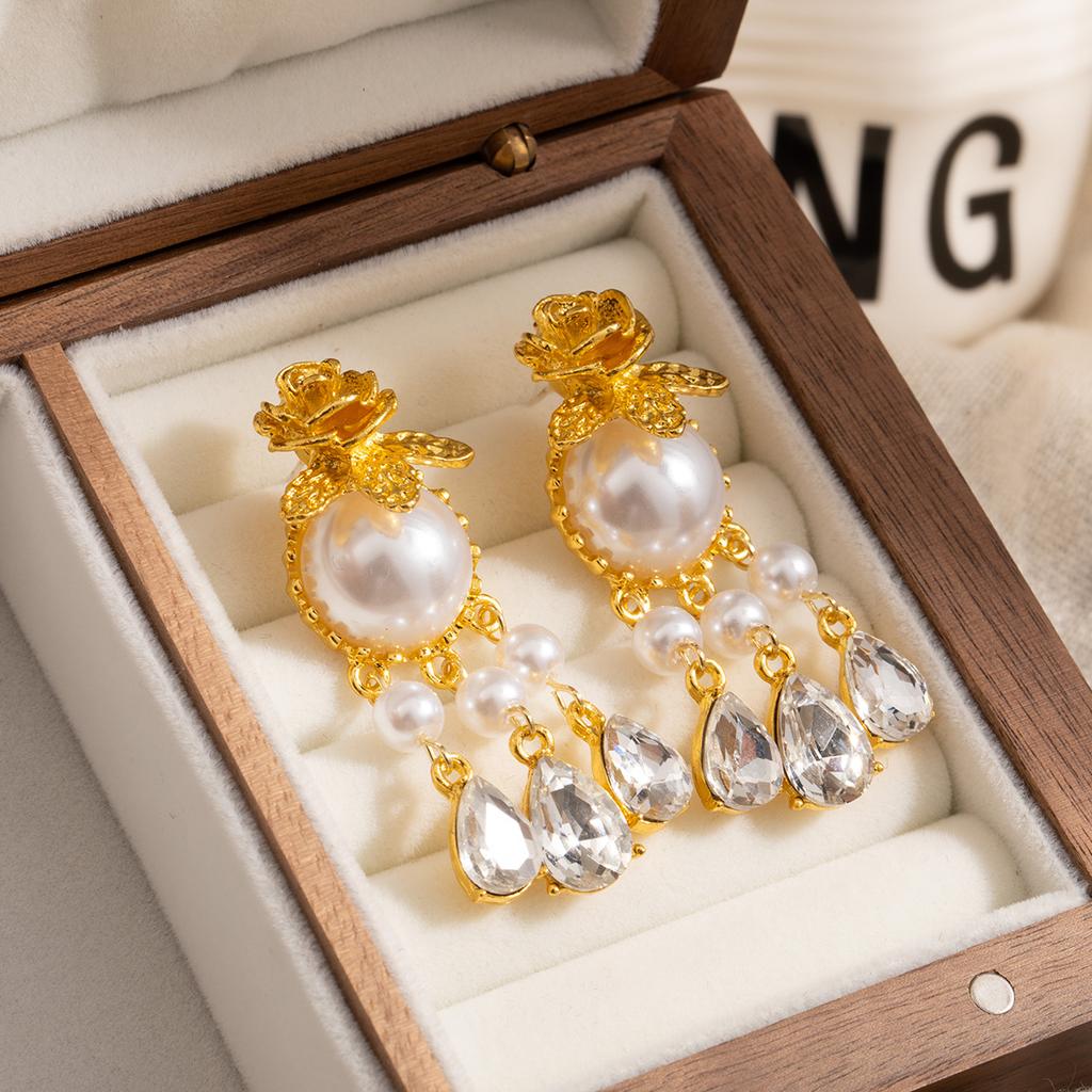 Elegantní Sladká Krásná Žena Středověké Lehké Luxusní Perlové Diamantové Květinové Kapka Vody Třásněné Retro Soudní Styl Náušnice