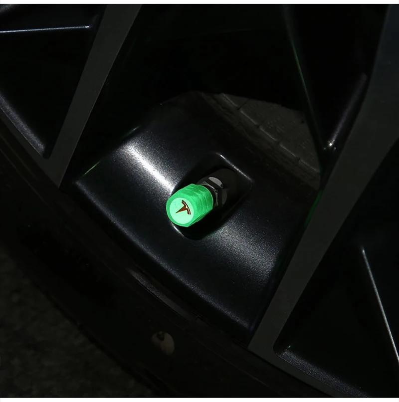 Bilklistermärke 2025 Het 4 st Bil Ljusande Däckventilhattar Däck Fluorescerande Tillbehör För Tesla Roadster Modell 3 Y S X Juguete Coi