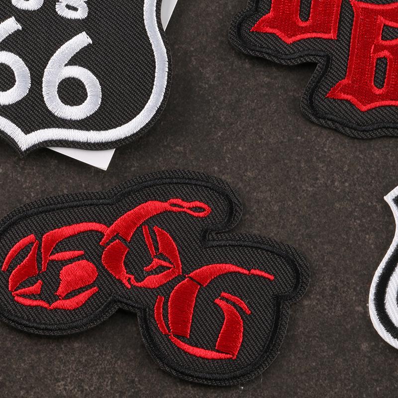 Distintivo in Stoffa Ricamato Doku: Toppa Lettera Inglese per Accessori d'Abbigliamento