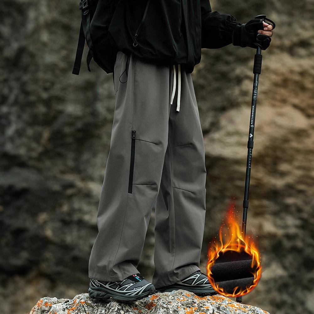 Herren Herbst/Winter Samt Freizeithose: Trendige Bergserie, Outdoor Warm, Drei-Beweis-Sturm-Overall.