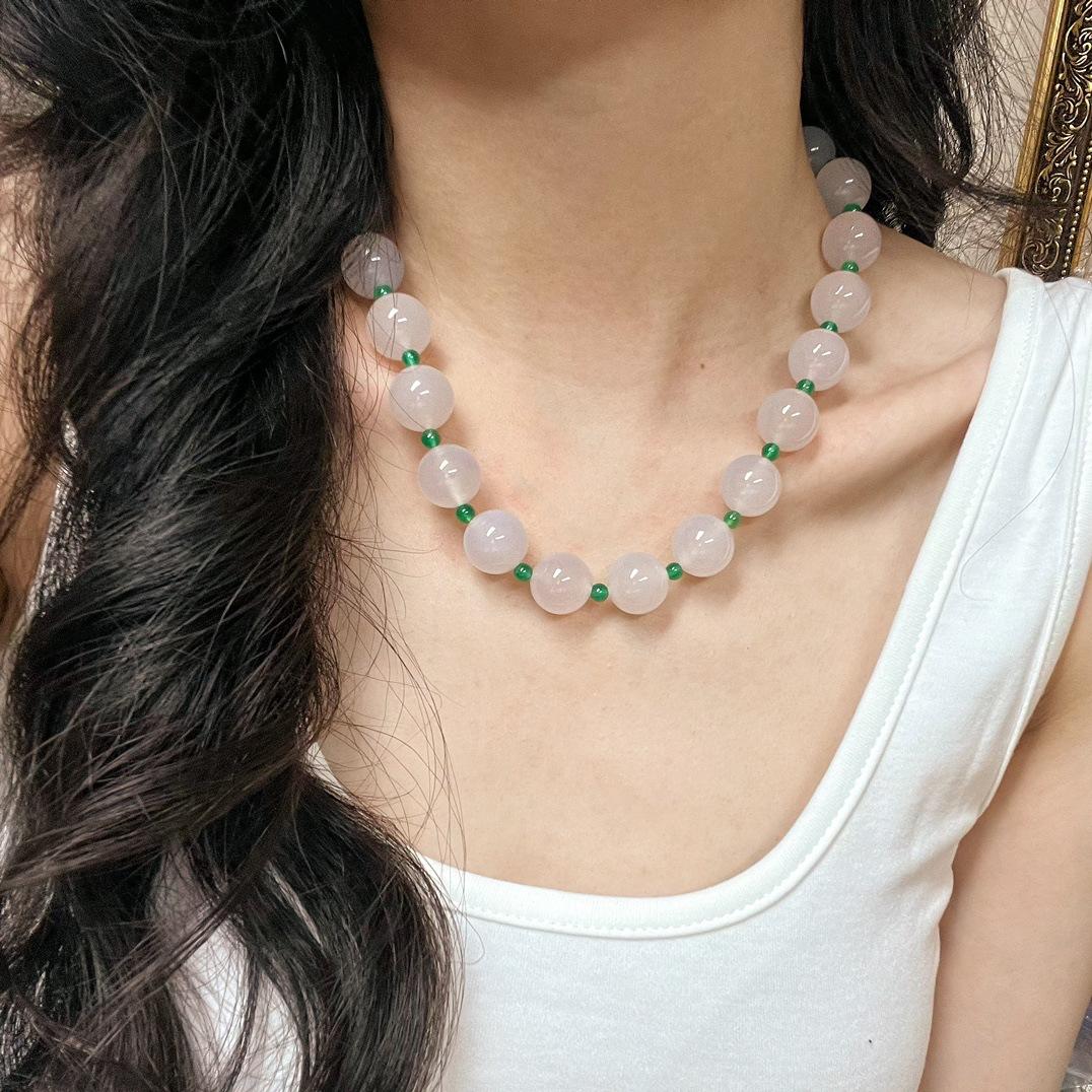 

Retro Large Particle Natural White Chalcedony Natural Green Chalcedony Agate Contrasting Color Necklace Women s Collarbone Chain Neck Chain