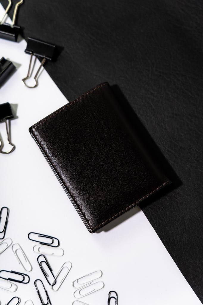Leather Card Case TW-01-RVT-2312 D.Brown