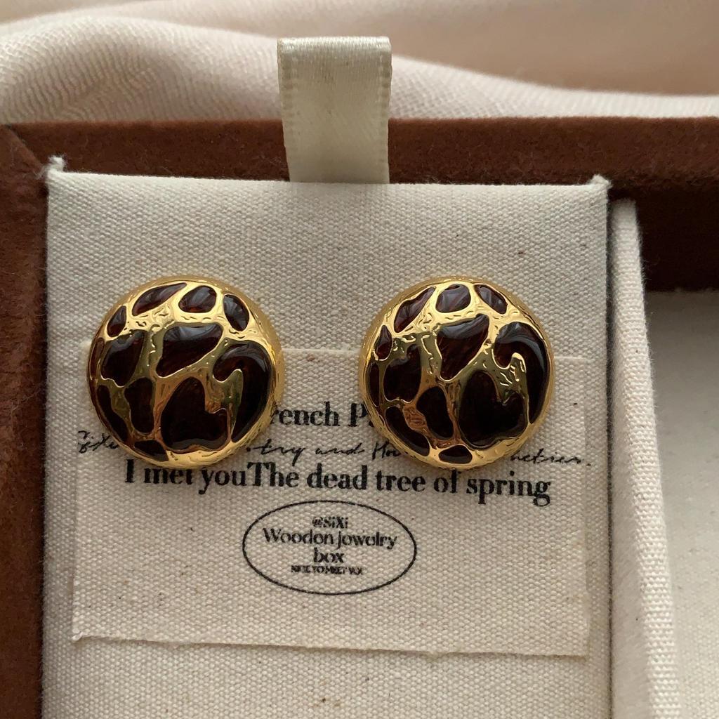 Unique Metal Zebra Pattern Stud Earrings French Retro Wild Light Luxury Niche Exquisite Commuting High Sense