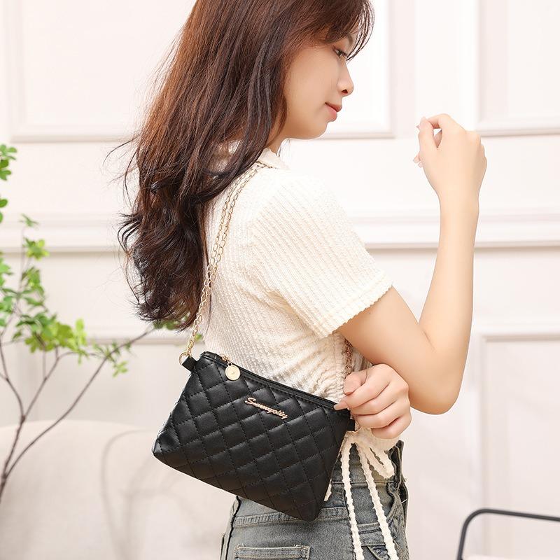 Simple Atmospheric Chain, Small Square Bag, Small Fresh Rhombus Embroidered Shoulder Mobile Phone Bag, a Women's Bag.