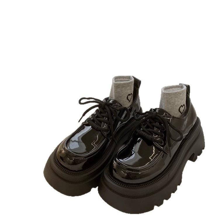 Małe skórzane buty w stylu brytyjskim damskie 2025 jesień nowe sznurowane na grubej podeszwie miękka podeszwa muffin retro wszechstronne mokasyny pojedyncze buty