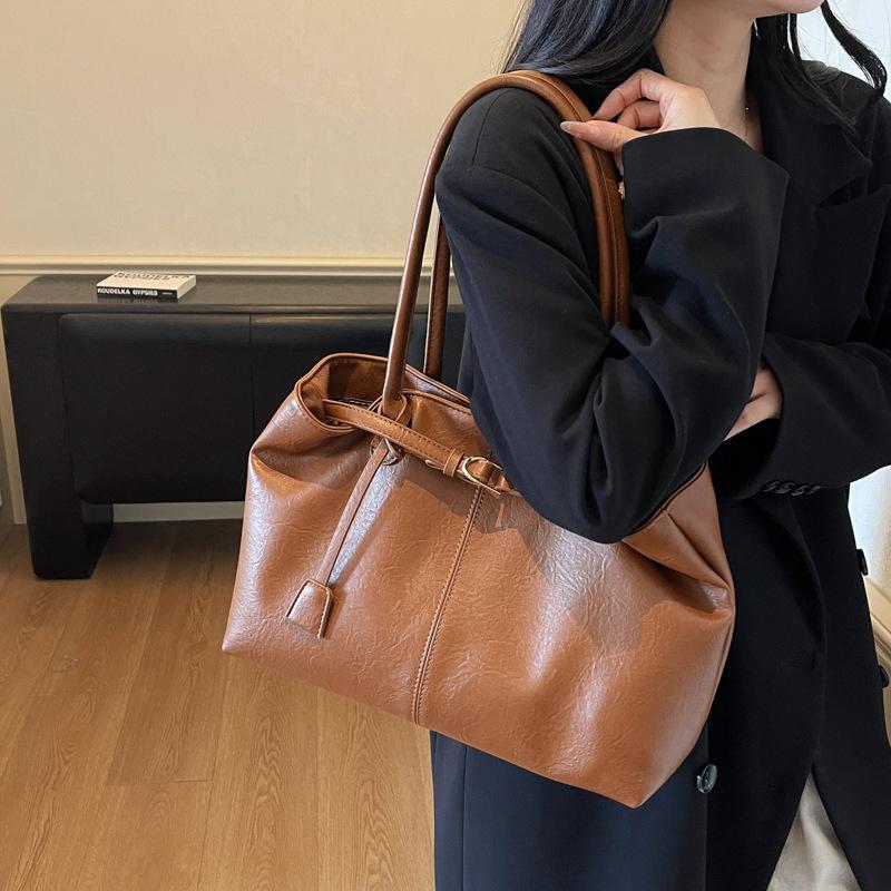 Retro bag women's large capacity 2025 new autumn and winter versatile simple shoulder bag premium texture commuter tote bag