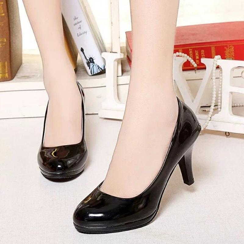 Damskie Czarne Skórzane Czółenka na Wysokim Obcasie z Okrągłym Noskiem - Profesjonalne Buty do Pracy i na Rozmowę Kwalifikacyjną