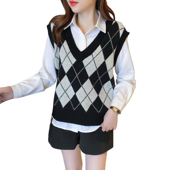 Women's Diamond Plaid Pattern Knitted Vest Loose V Neck Sleeveless Pullover Tank Top Casual School Sweater Top