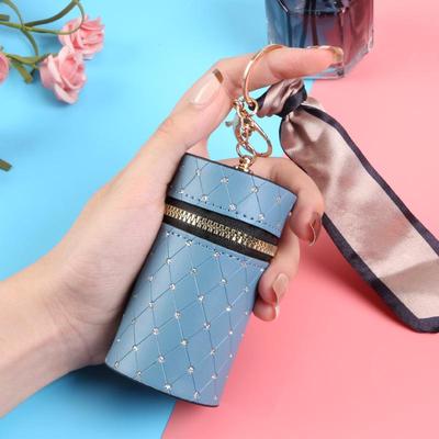 Mini Borsa Portachiavi di Lusso: Portamonete, Porta Auricolari, Astuccio per Rossetto, & Ciondolo Secchiello Busta Rossa Vintage.