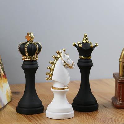 Ornements en Résine d'Échecs Décor de Bureau Artisanat Roi Reine Petite Statue d'Échecs Œuvre d'Art Nordique pour la Maison Décoration de Salon Mobilier