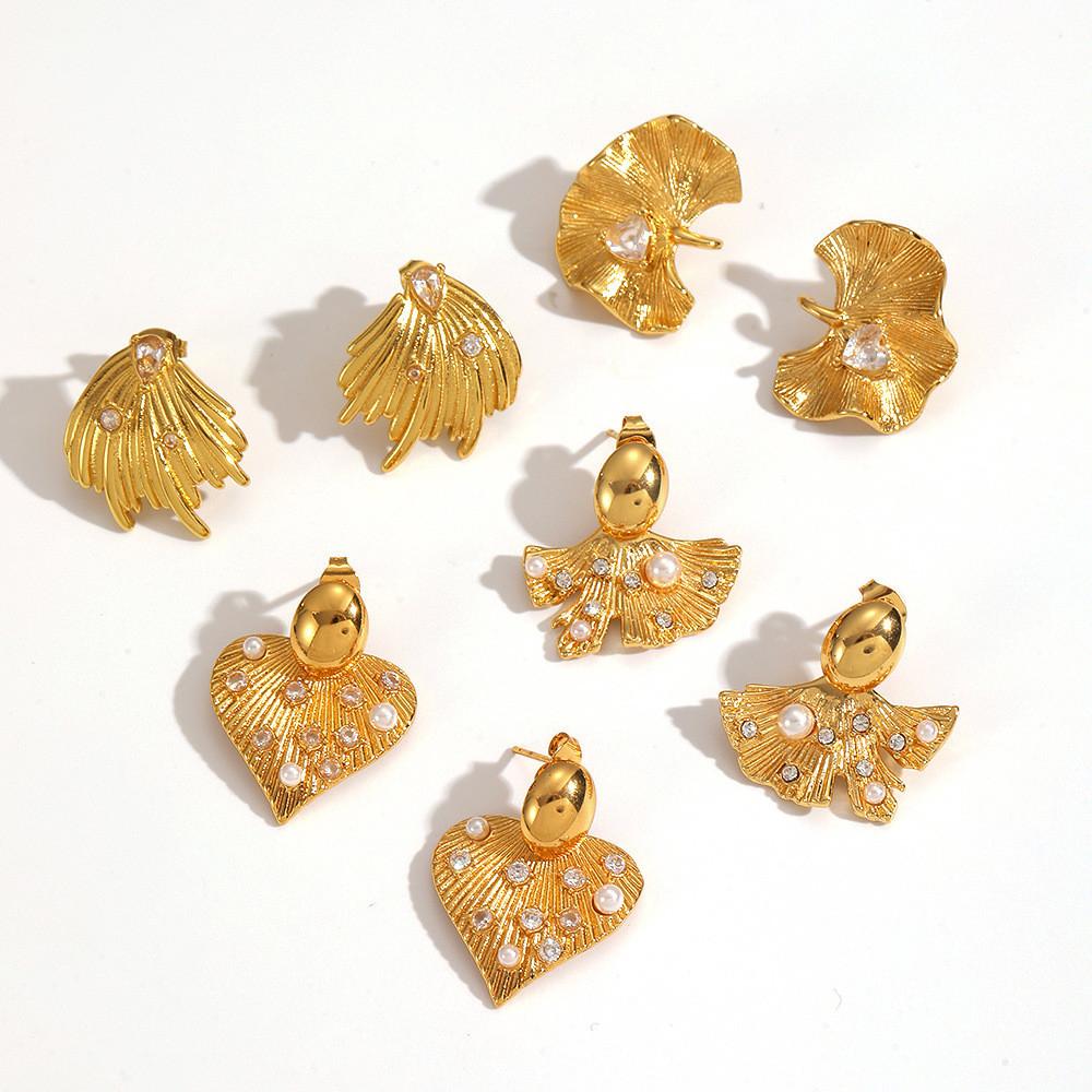 Französische Retro-Perlenohrringe mit Herzform und PVD-Gold-Finish für Damen-Stil-Accessoire