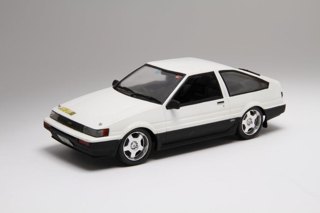 Initial D Serie 8 AE85 Levin Plastikmodellbausatz 1/24 Nein. (Takeuchi Itsuki)