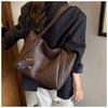 Retro woven bag women's large-capacity new autumn and winter versatile casual shoulder bag commuting