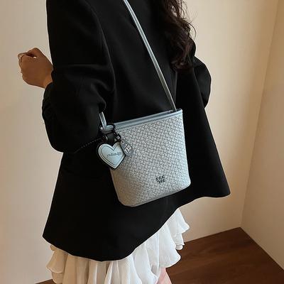 Summer Shoulder Small Bag Women's New Trend Fashion Bucket Bag Versatile Messenger Woven Bag