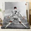 Coperta Ponderata Grafica 'RONALDO' Numero 7 Giocatore di Calcio Dinamico - Morbida e Accogliente Coperta in Microfibra con Design Bianco e Nero