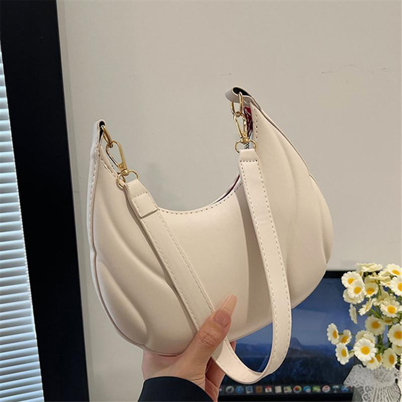 

Stylish Shoulder Bag with Golden-Te Hardware & Zipper Closure Versatile Nyl Lined Chic Handbag for Casual & Formal Occasis бежевый
