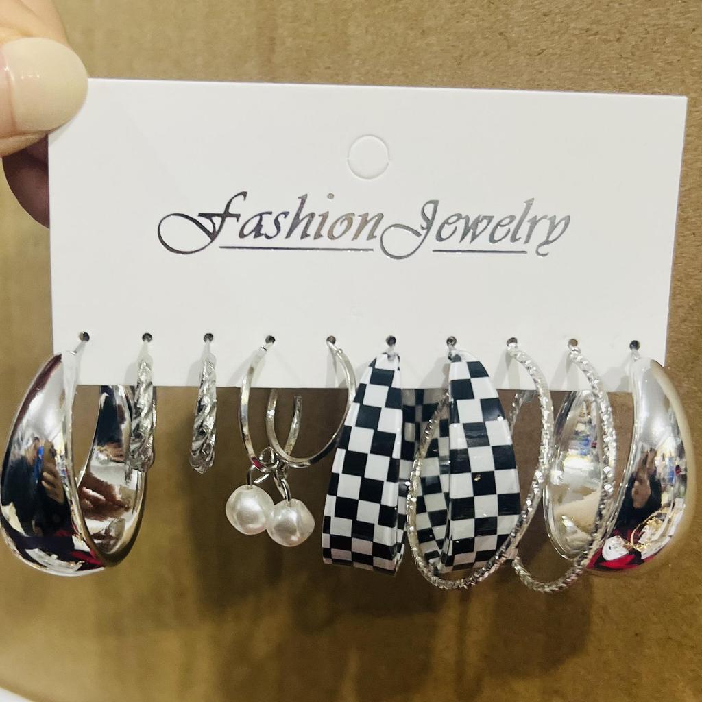 XP17 Perlenohrring-Set - Trendig und modisch