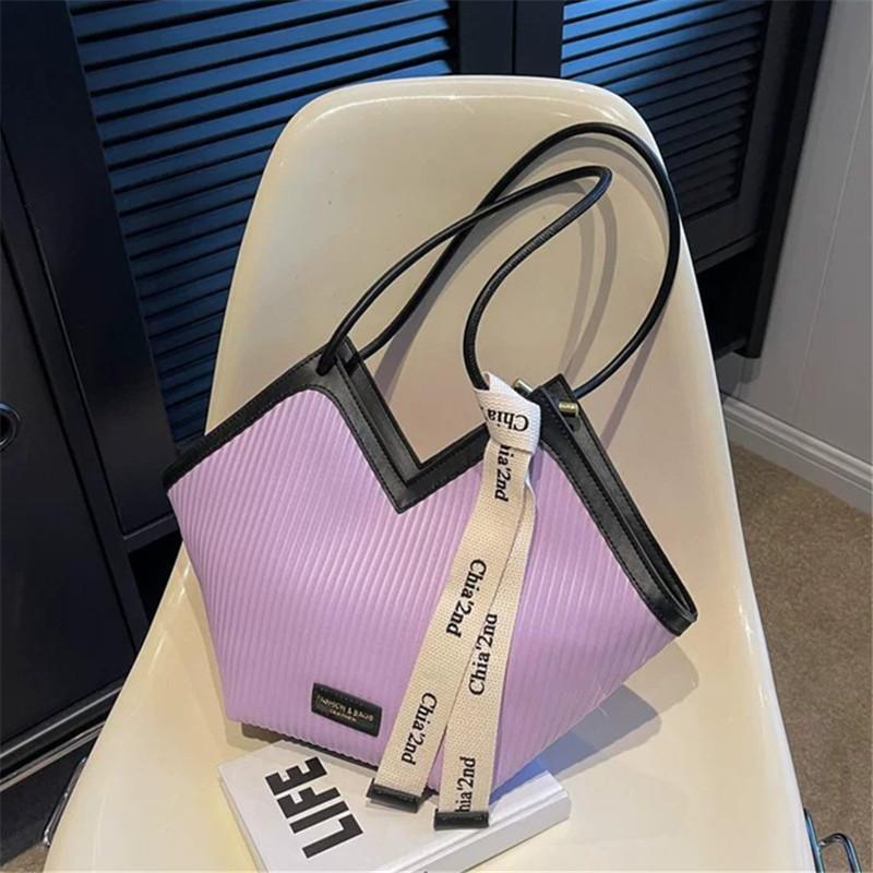 Love Design Tote Bag, Trendy Large Capacity Shoulder Bag, Faux Leather Simple Bag for Women Work Purses and Handbags