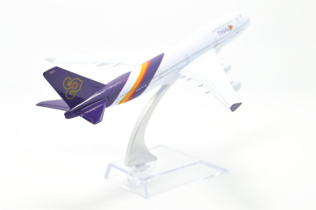 TANG DYNASTY 16cm Thai Airways B747 Alloy Plane Model Toy 1/400