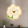 Kreative Blumendekorationen Wanduhr mit eingebautem Licht Perfekt für Schlafzimmer Wohnzimmer Batteriebetriebene Wanduhr