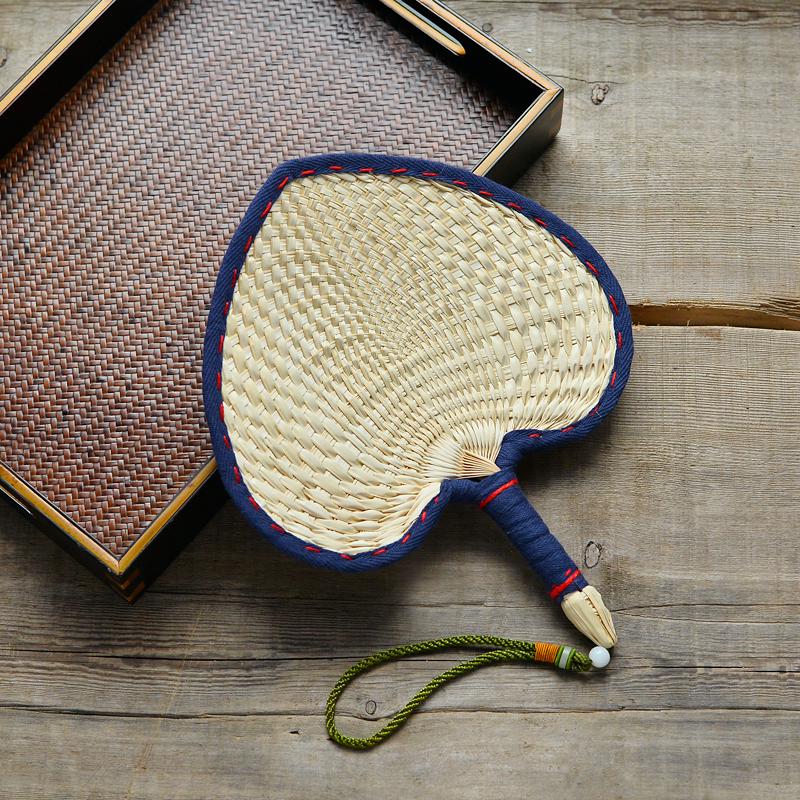 

Hand-Woven 3DWF Large Brown Palm Leaf Fan: Portable Summer Cooling & Mosquito Repellent
