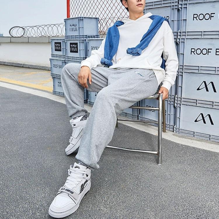 Li Ning Sports Lifestyle Series Fashion Logo Letter Print Cuffed Knit Joggers Men Joggers Flower-Gray AKLT603-3