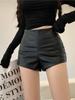 Pu Leather Bag Hip šortky Dámské Podzimní a Zimní Slim Vysoký pas Slim Sexy Hot Girl Černá Svrchní boty Kalhoty Rovné kožené kalhoty