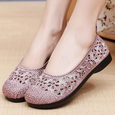 2025 New Summer Hollow Old Beijing Cloth Shoes Women's Round Head Embroidered Shoes Flat Sole Pure Handmade Middle-aged and Elderly Mother Shoes