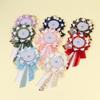 Distintivo de Anime com Laço Grande Roseta para Exibição Com Detalhes Dourados e Decoração de Borboleta Perfeito Para Eventos de Cosplay Coleção de Pins