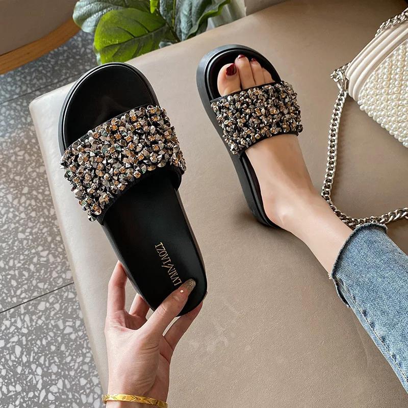 

Классические тапочки на толстой подошве с ощущением роскоши 2024 года, новые женские летние модные сандалии со стразами для наружного ношения 40 чёрный