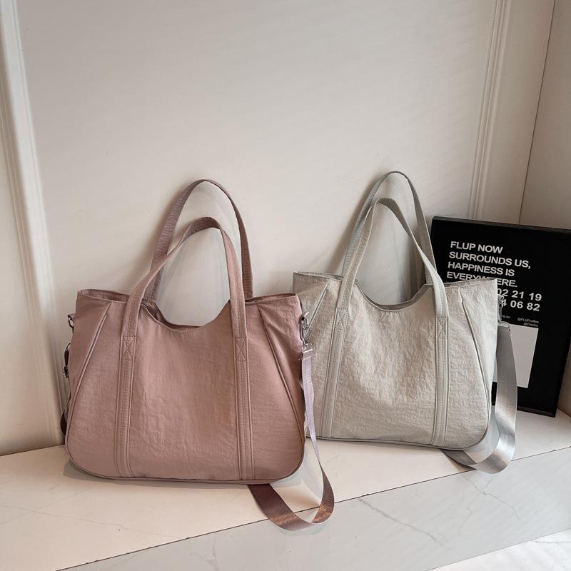 Simple New Tote Large-capacity Casual Versatile Lightweight Fashion Shoulder Handbag Portable Messenger Bag Commuter Bag