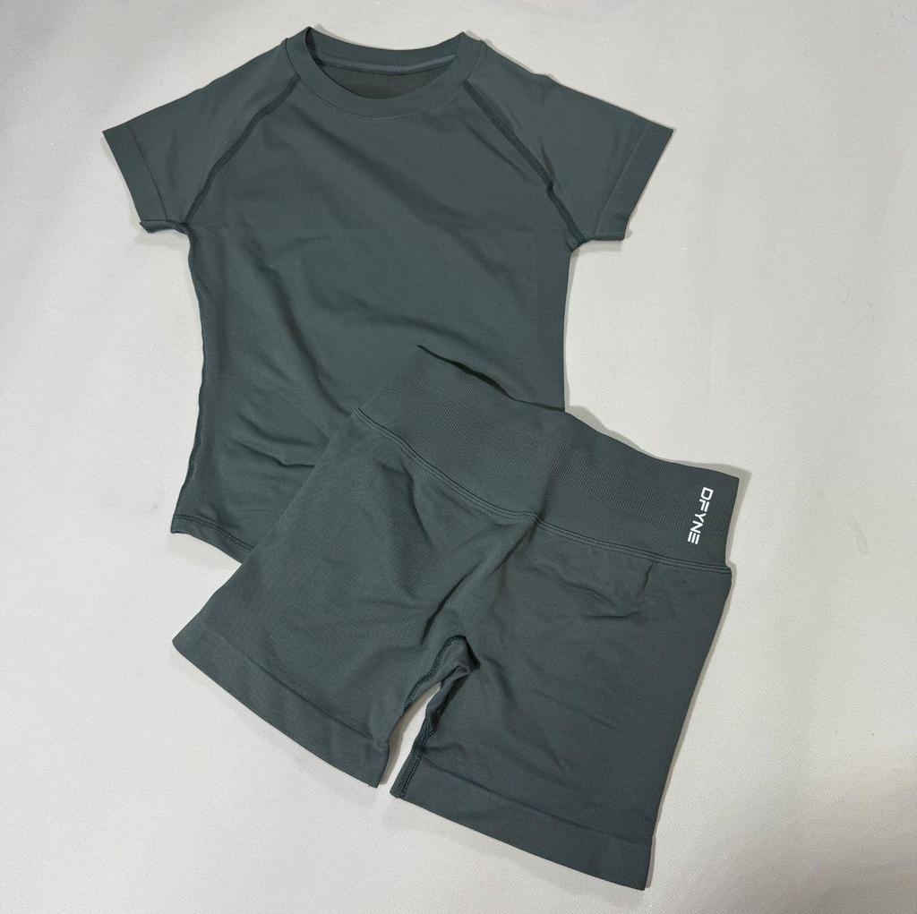 Damen nahtloses kurzärmeliges Sportset mit hoher Elastizität und atmungsaktivem schweißableitendem T-Shirt