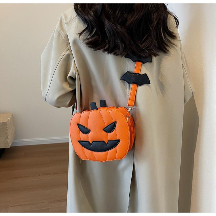 Trendige Mini-Kürbis-Umhängetasche für Halloween mit kreativem Color-Blocking-Design