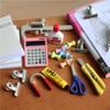 Escala 1/12 Casa de Bonecas Miniatura Papelaria Mini Caderno Alfinete Modelo para OB11 BJD Acessórios de Boneca Brinquedo