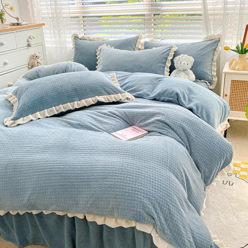 Winter Milk Flour Four Piece Set Solid Coral Flour Duvet Cover Thickened Double Face Flannel Antistatic Carved Flour