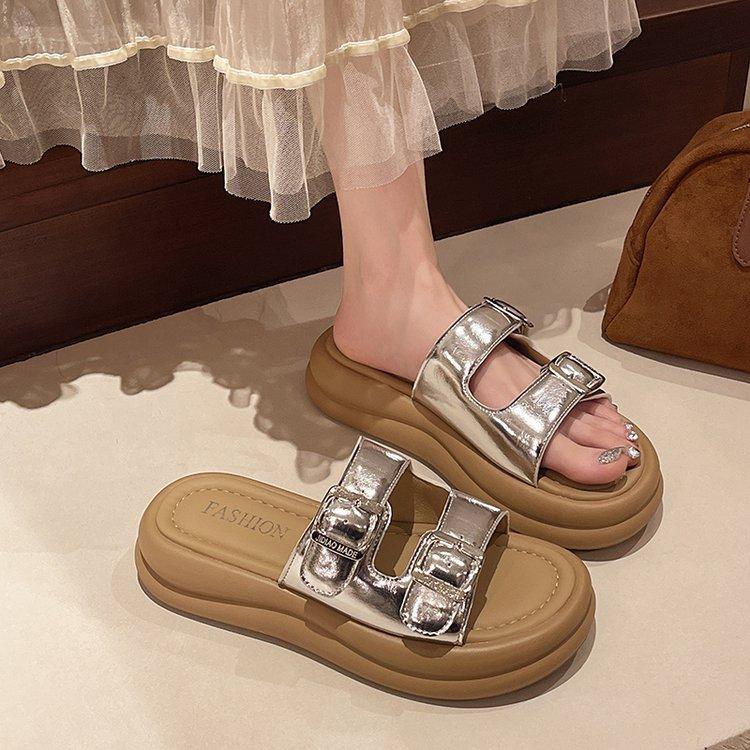 Thick-bottomed one-word slippers for women's summer wear 2025 new models with skirts French casual shit-stepping seaside beach sandals